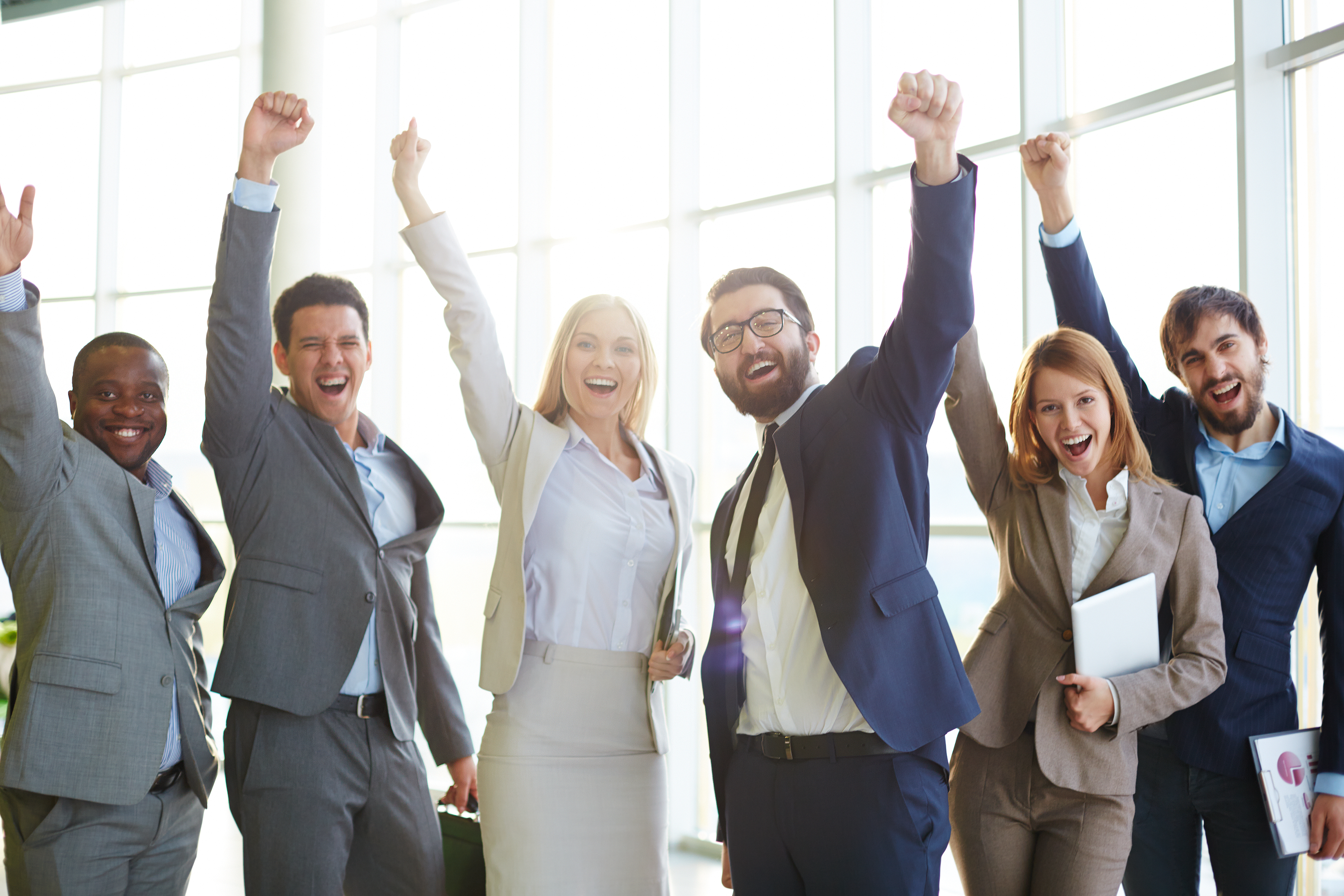 businesspeople-celebrating-success|||Fotógrafo:Divulgação/Freepik